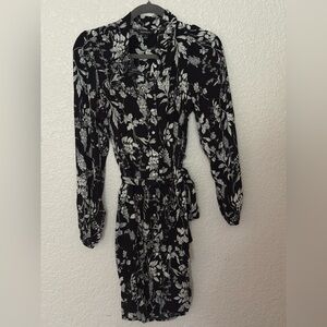 Well Worn black and white floral print crepe tie-belt button dress women’s S